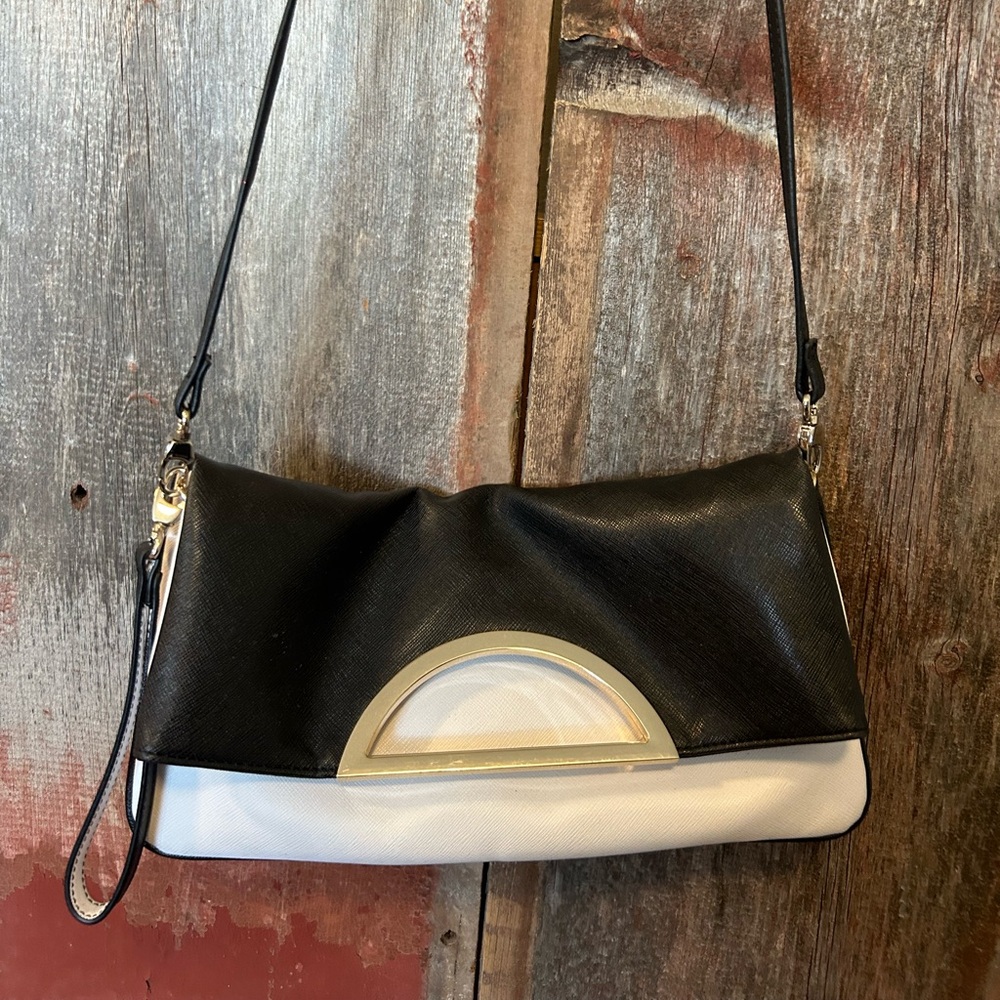 👛 Lovely White House Black Market Crossbody/Clutch Bag